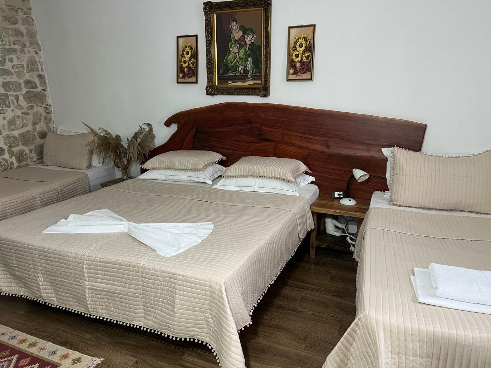 Hotel Omer The Ottoman House Berat Bilik gambar