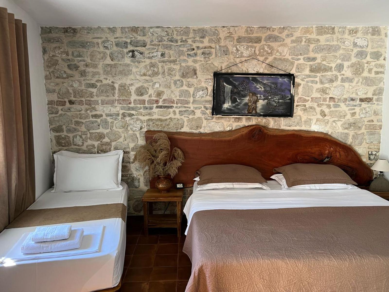 Hotel Omer The Ottoman House Berat Bilik gambar